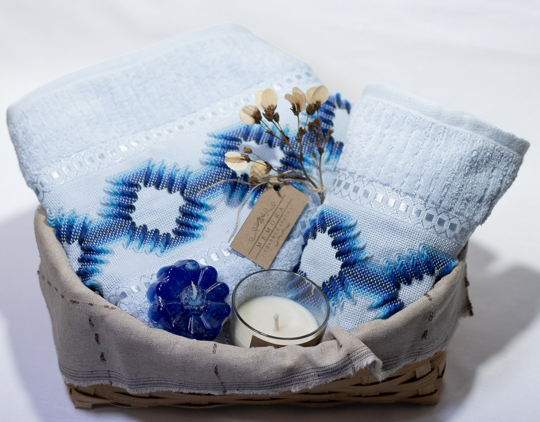 Banho de Brisa: Duo Karsten Azul Bordado & SPA Natural